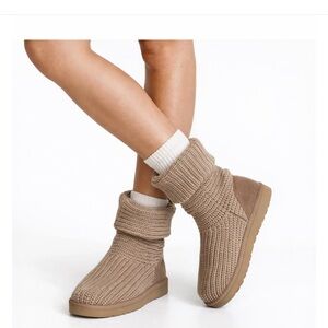 🔥UGG 🔥 Tan Sweater Cardy boots sz 8 great cond price firm!